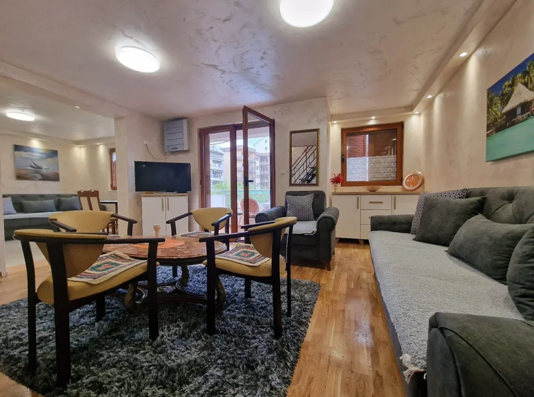 Doppelhaus 2 Schlafzimmer 72 m² in Budva, Montenegro