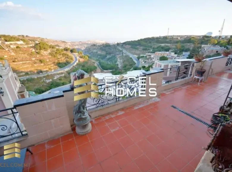 Attique 3 chambres  en Swieqi, Malte