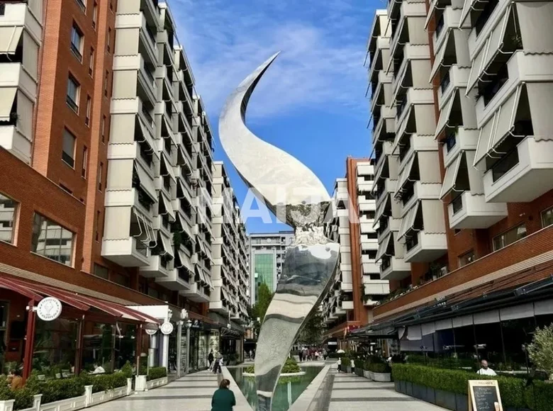 Restaurante, cafetería 291 m² en Tirana Municipality, Albania