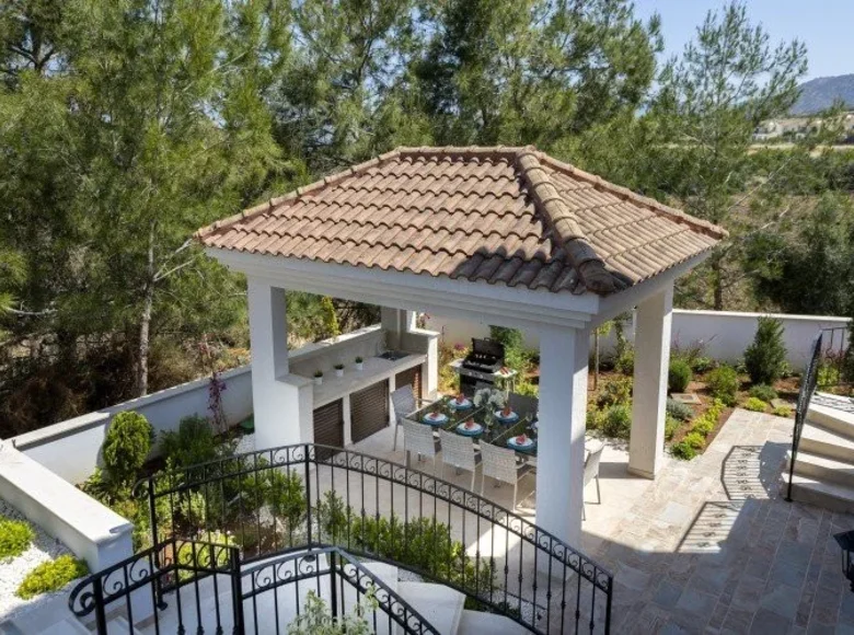 Mieszkanie 4 pokoi 360 m² Argaka, Cypr