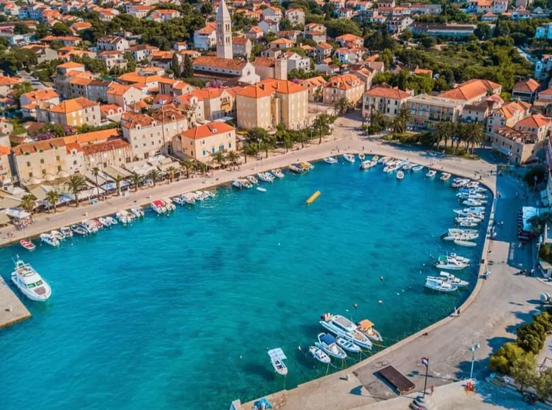 Parcelas  Grad Supetar, Croacia