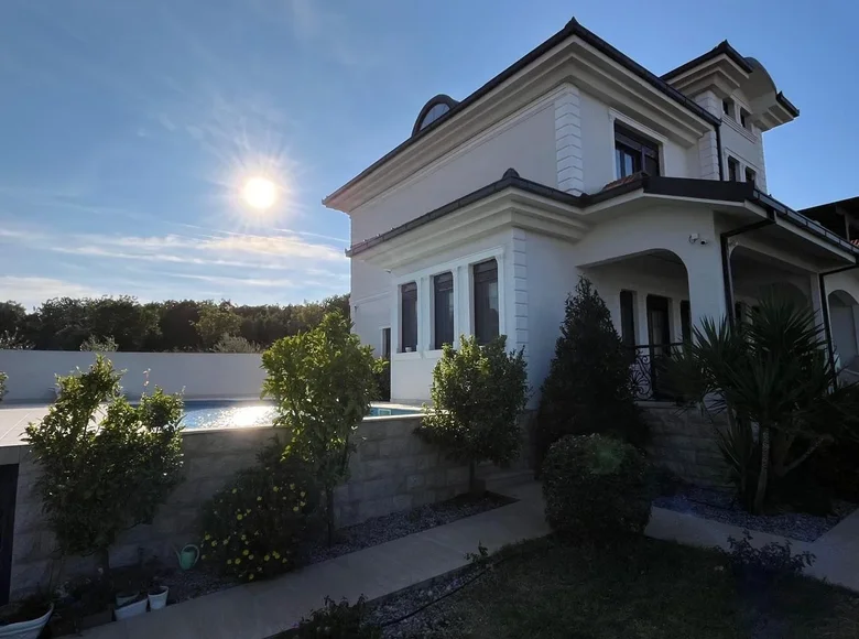 3 bedroom house 277 m² in Radovici, Montenegro