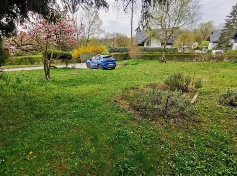 Land 1 063 m² Nova vas, Slovenia