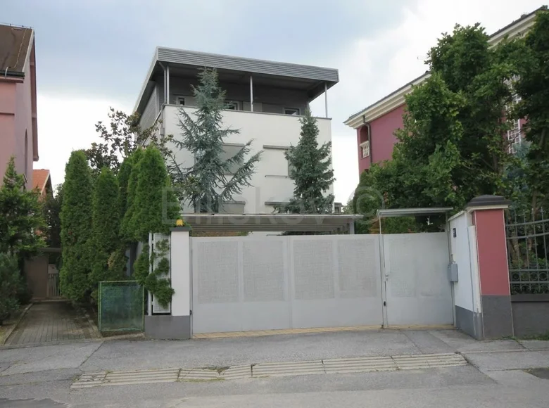 9 room house 400 m² City of Zagreb, Croatia