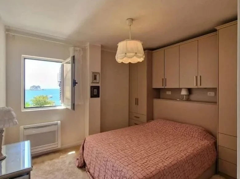 Квартира 1 спальня 72 м² Богишичи, Черногория