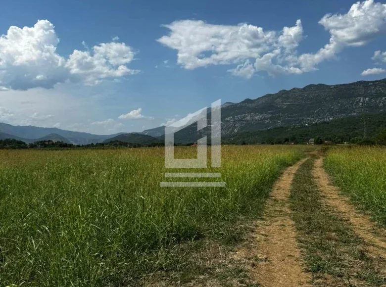 Atterrir  Danilovgrad, Monténégro