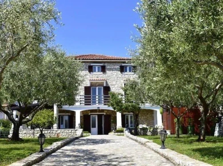 5 bedroom villa 243 m² Umag, Croatia