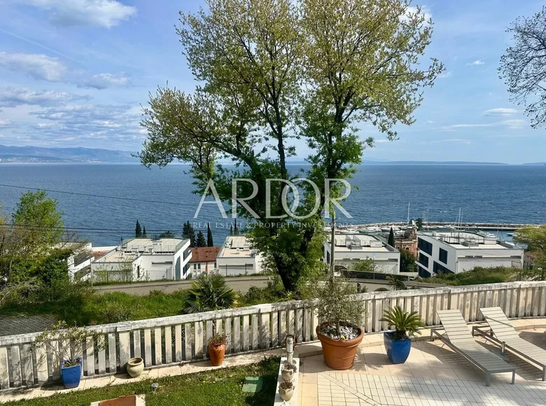 3 bedroom house 350 m² Icici, Croatia