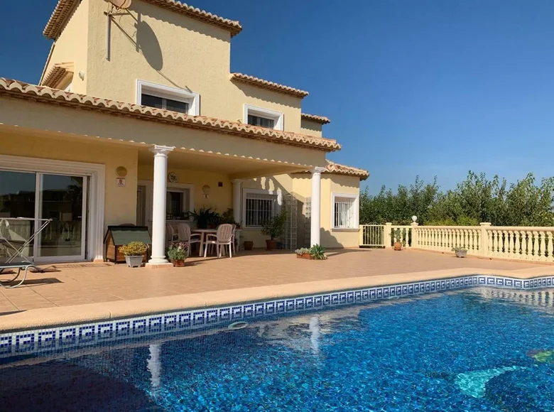 4-Schlafzimmer-Villa 500 m² Calp, Spanien