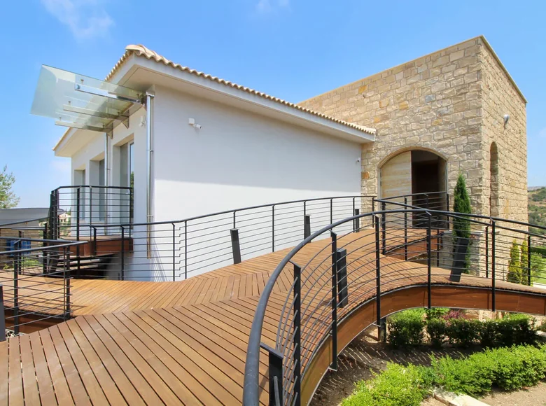 4-Schlafzimmer-Villa 450 m² Kamares, Zypern