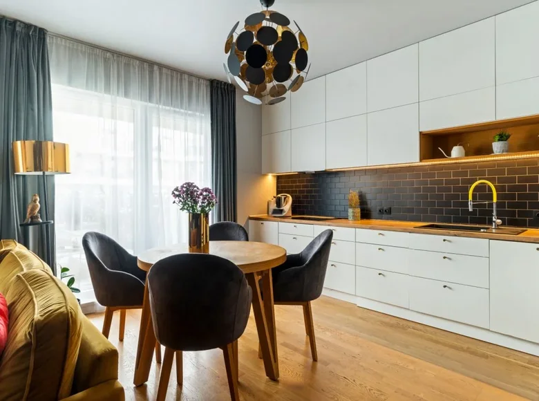 2 bedroom apartment 68 m² Warsaw, Poland