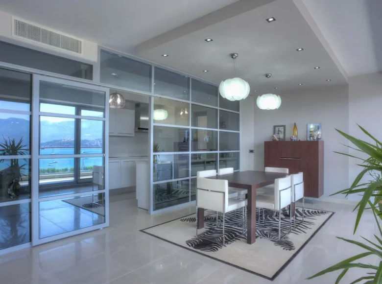 Apartamento 3 habitaciones 195 m² Budva, Montenegro