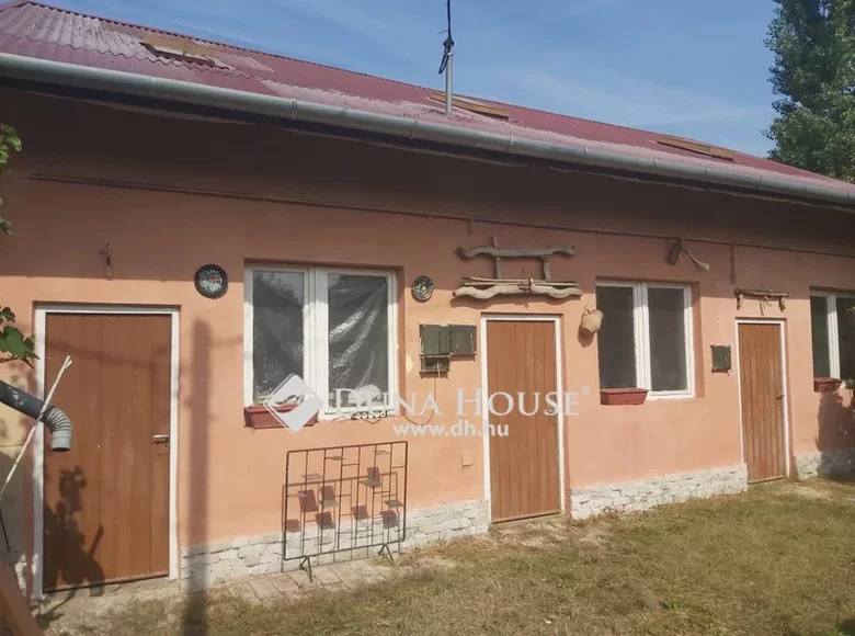 House 3 bathrooms 94 m² in Central Hungary, All countries