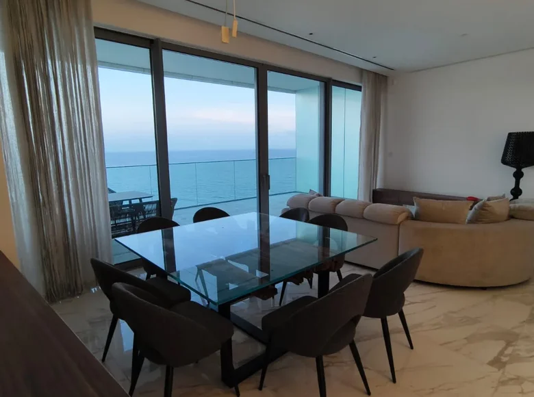 Mieszkanie 3 pokoi 135 m² w Limassol, Cypr