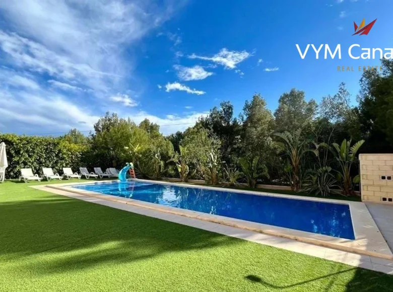 Villa de 4 dormitorios 180 m² Alfaz del Pi, Španjolska