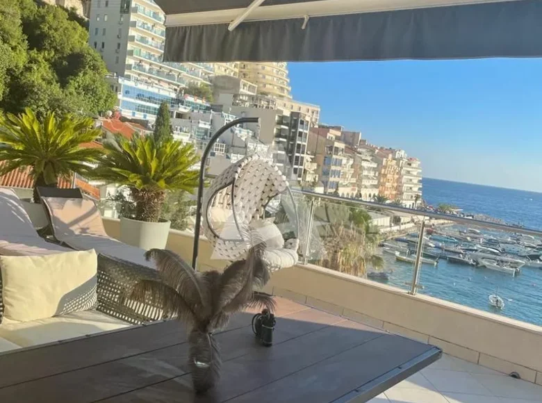 2 bedroom penthouse 200 m² Rafailovici, Montenegro