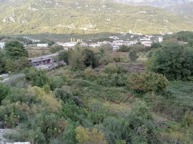 Atterrir  Lastva Grbaljska, Monténégro
