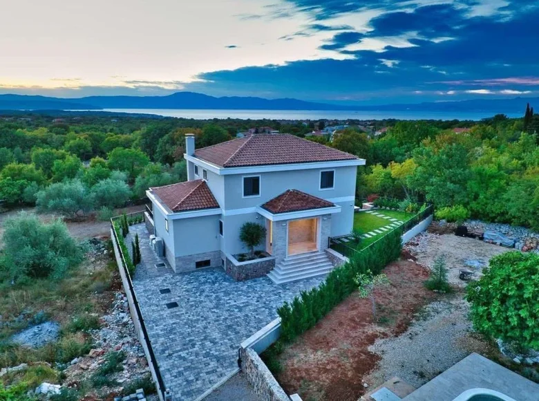 4 bedroom Villa 200 m² Omisalj, Croatia
