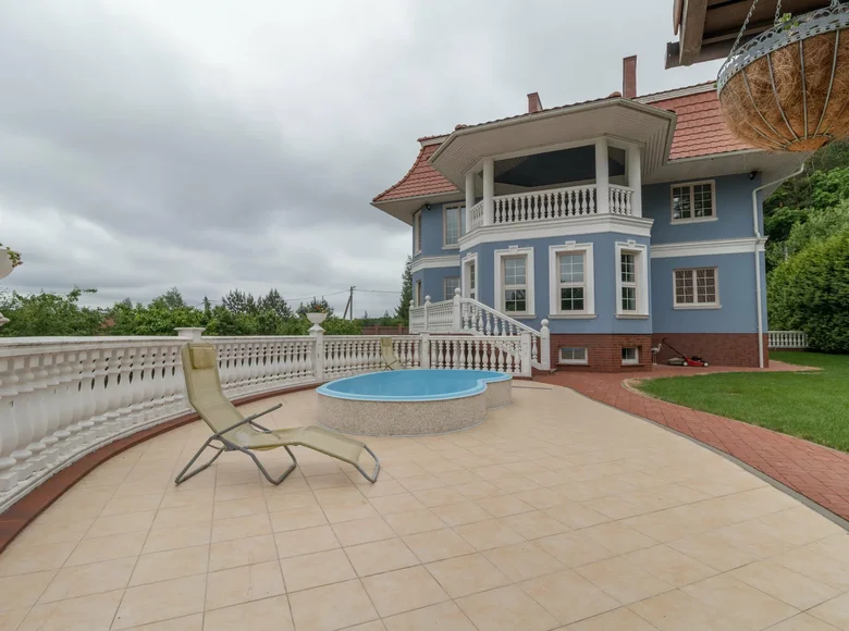 Cottage 612 m² Ratamka, Belarus