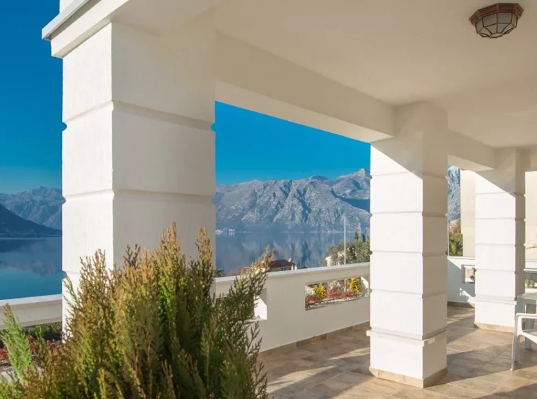 6-Schlafzimmer-Villa 536 m² Dobrota, Montenegro