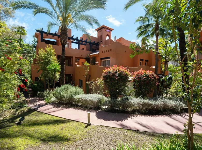 2 bedroom apartment 251 m² Marbella, Spain