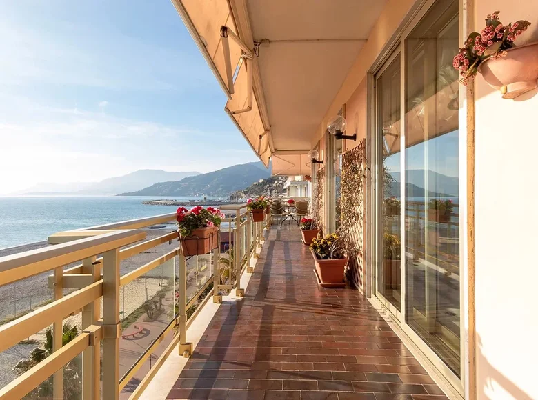 3 bedroom apartment 360 m² Ventimiglia, Italy