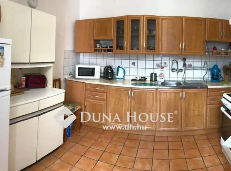 House 2 bathrooms 100 m² in Central Hungary, All countries