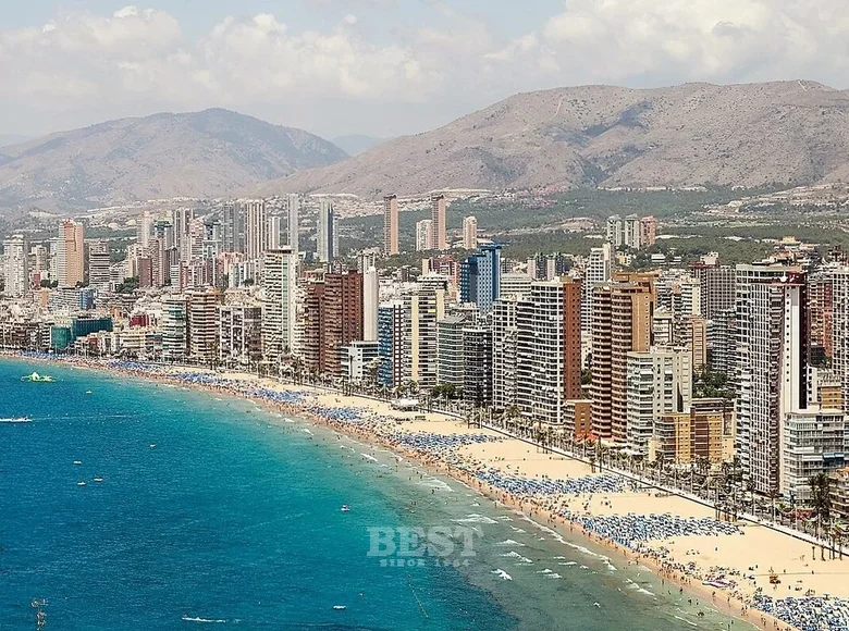 Отель 1 400 м² Бенидорм, Испания