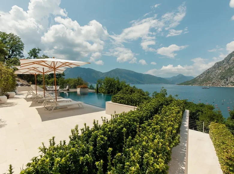 Villa de 9 habitaciones 526 m² Donji Orahovac, Montenegro