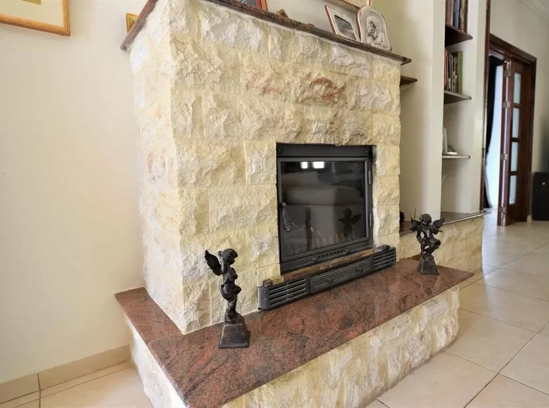 7 bedroom house 750 m² Oroklini, Cyprus