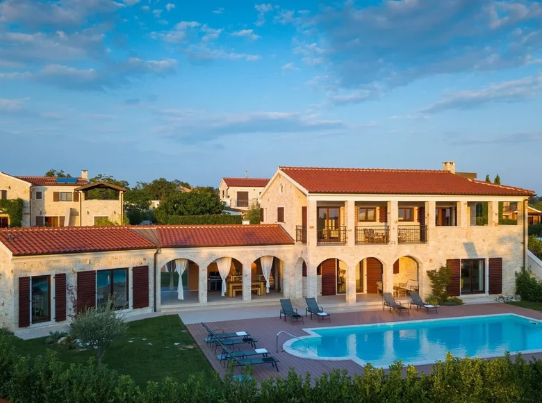 3 bedroom villa 250 m² Grad Porec, Croatia