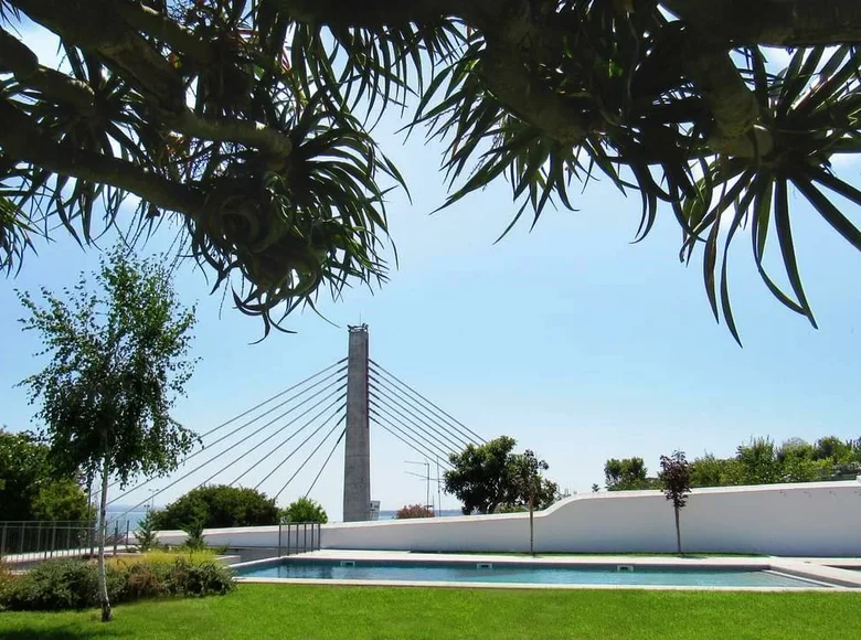 Doppelhaus 4 Schlafzimmer 310 m² Lissabon, Portugal