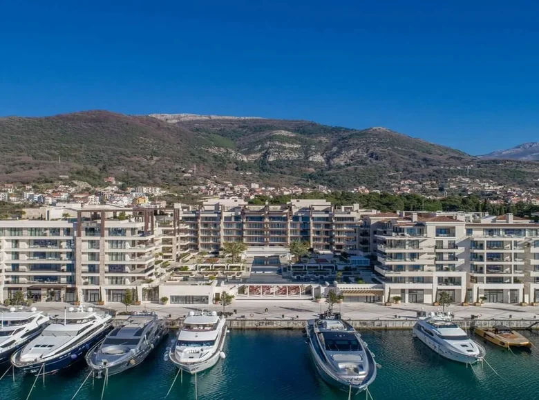 Квартира 2 спальни 105 м² Тиват, Черногория