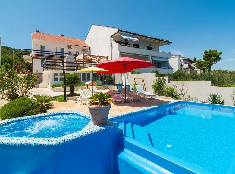 Villa 300 m² Grad Trogir, Croatia