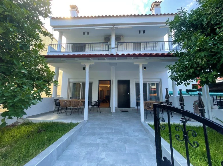 Таунхаус у моря для большой компании 