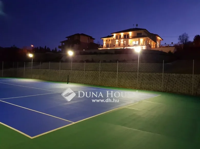 Dom wolnostojący 400 m² Tinnye, Węgry