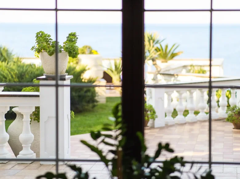 Apartment 6 bedrooms 1 200 m² Montenegro, Montenegro