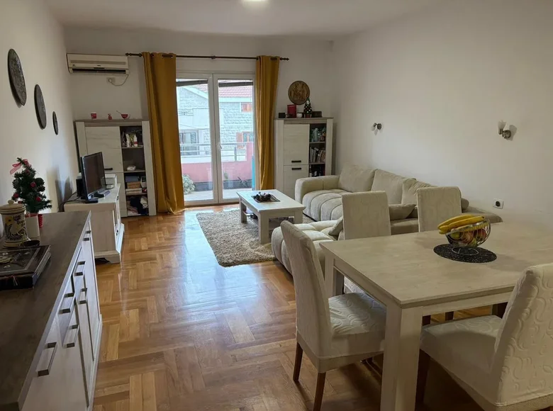 Wohnung 1 Schlafzimmer 84 m² in Tivat, Montenegro