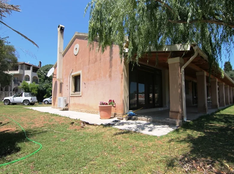 4-Schlafzimmer-Villa 270 m² Ipsos, Griechenland