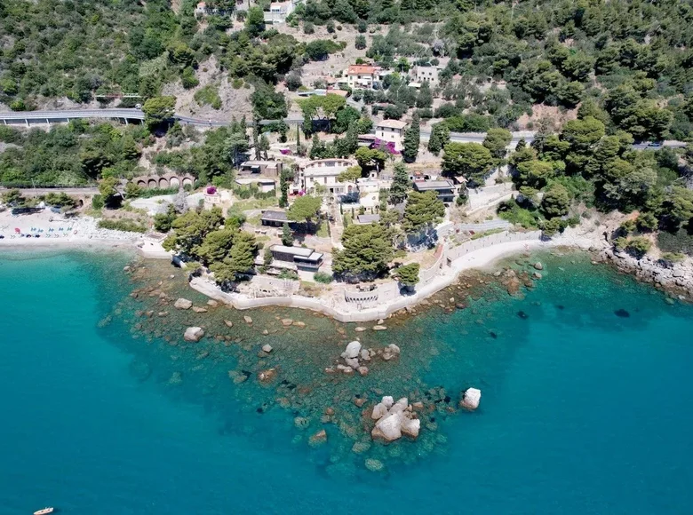 Villa 20 Schlafzimmer 1 300 m² Alassio, Italien