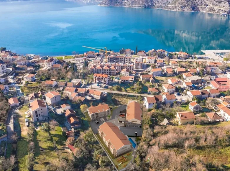 Квартира 1 спальня 54 м² Рисан, Черногория