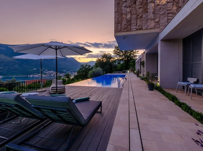 Villa de 9 pièces 419 m² Dobrota, Monténégro