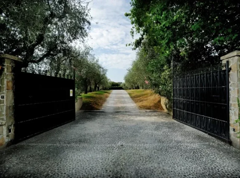 5 bedroom villa 450 m² Lombardy, Italy