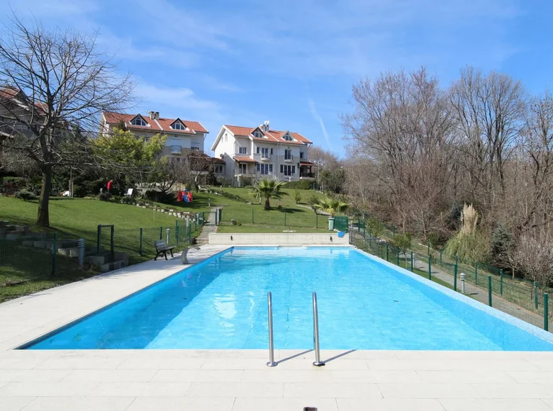 Дом 7 комнат 450 м² Сарыер, Турция