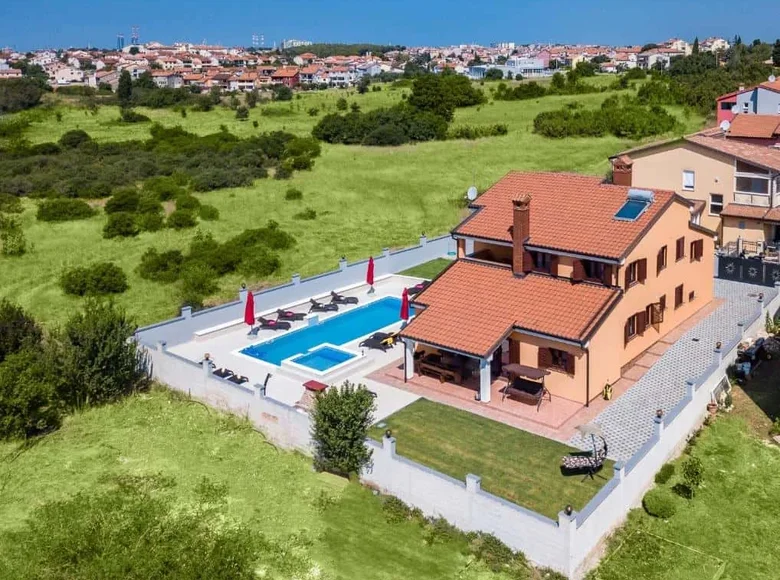 7 bedroom house 360 m² Grad Pula, Croatia