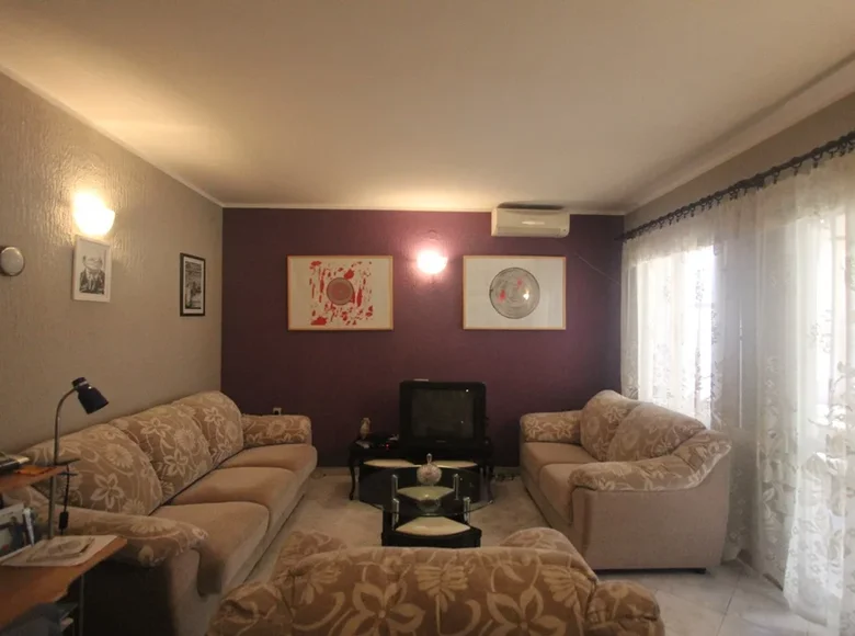 Casa 8 habitaciones 160 m² Tivat, Montenegro