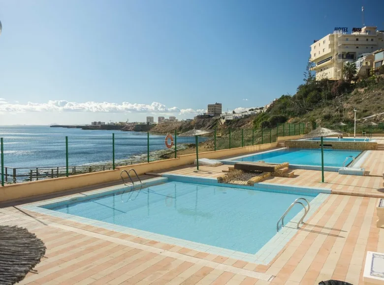 Mieszkanie 3 pokoi 75 m² Torrevieja, Hiszpania