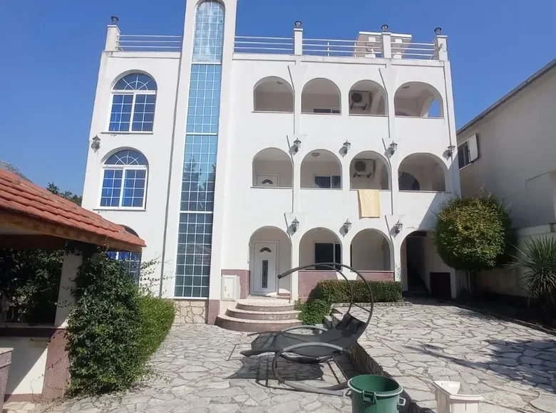 5 bedroom house 275 m² Pecurice, Montenegro