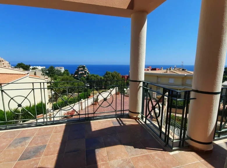 6 bedroom villa 500 m² Calp, Spain