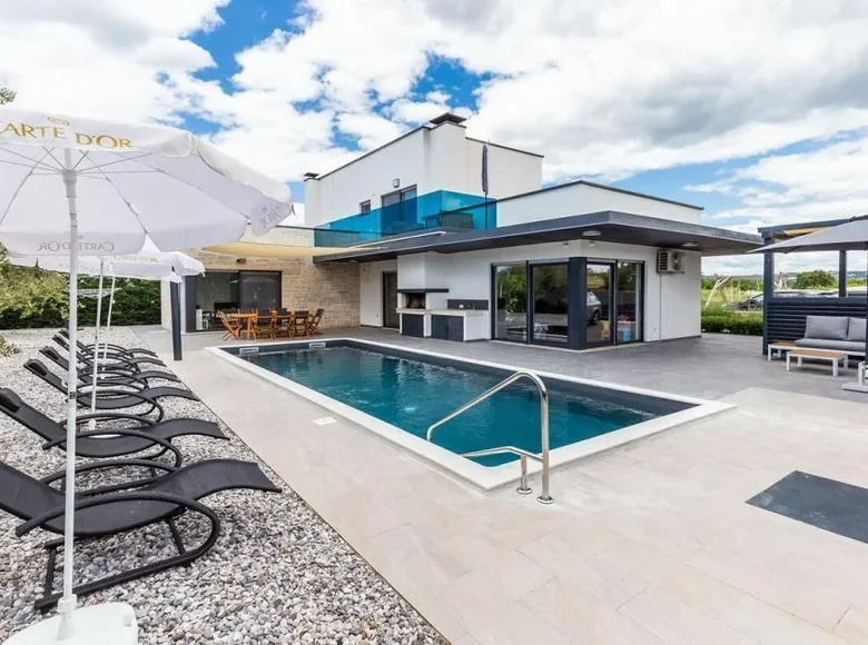 Вилла 4 спальни 241 м² Пореч, Хорватия